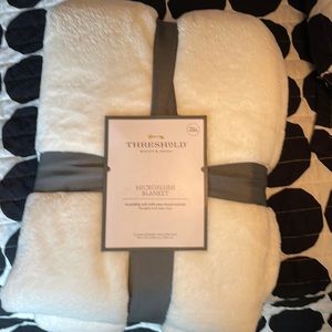 Micro plush blanket - full/queen